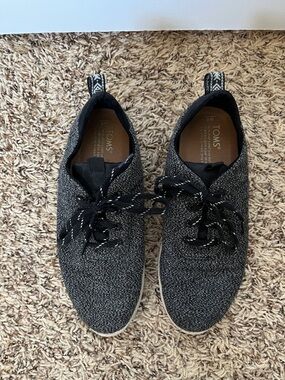 TOMS Women's Black and Gray Knit Lace-Up Sneakers